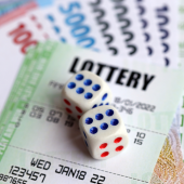 Người phụ nữ Nhật trúng thưởng 500 lần một năm